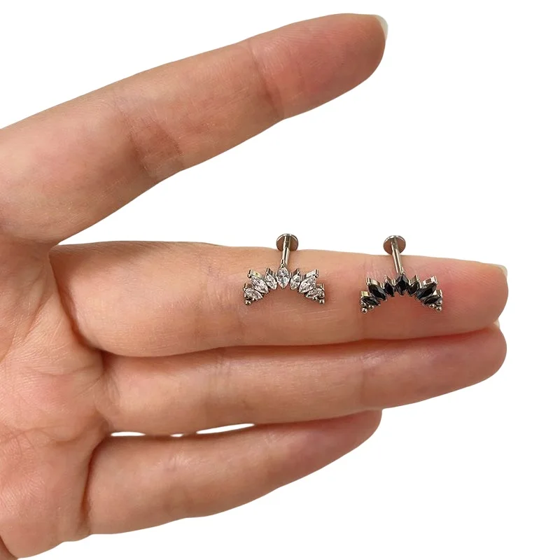ASTM F136 Titanium PIERC 7 CZ  – Cluster Stud Ear Bewertung und Preis