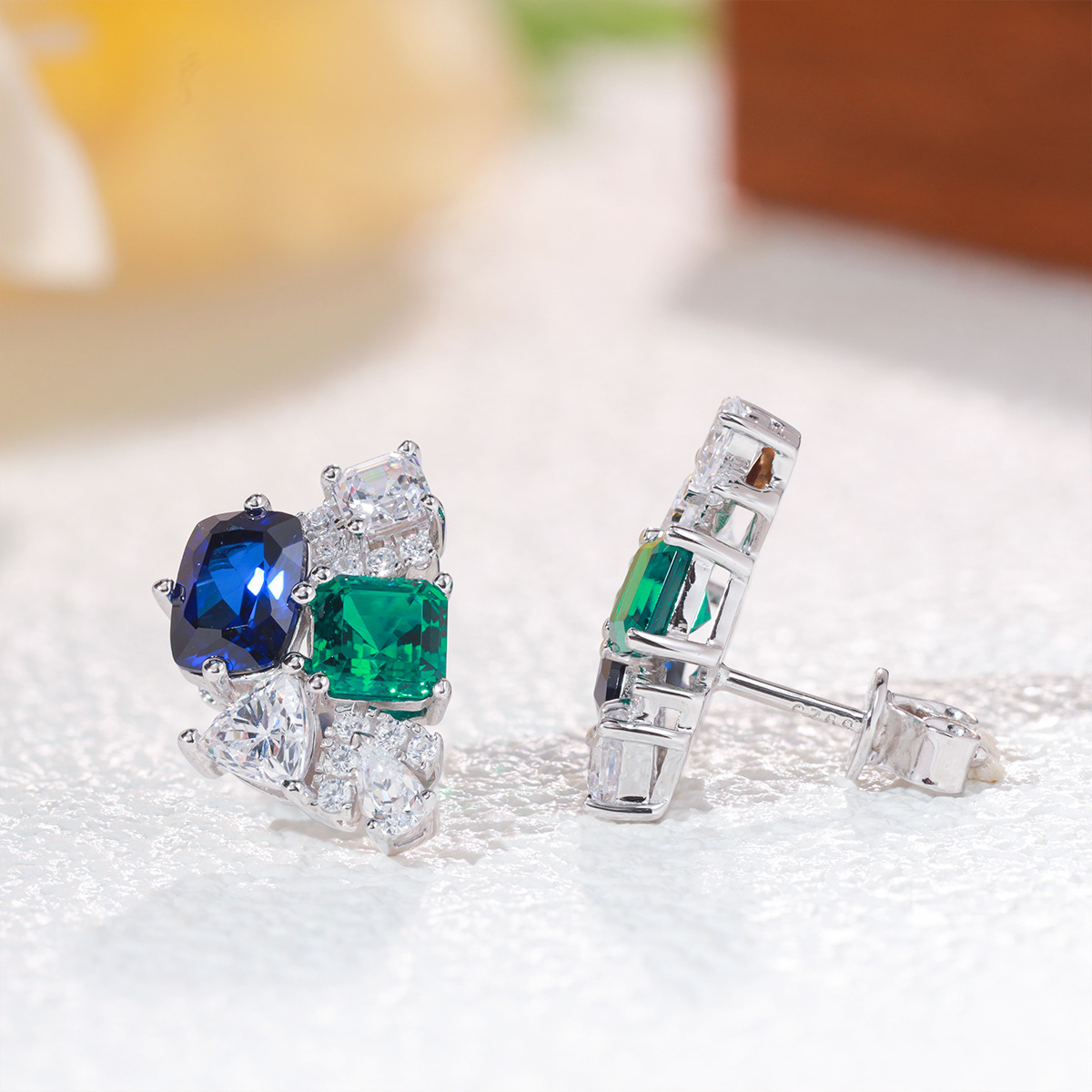 3.2cttw Lab Sapphire Emerald H – Cluster Stud Ear Bewertung und Preis